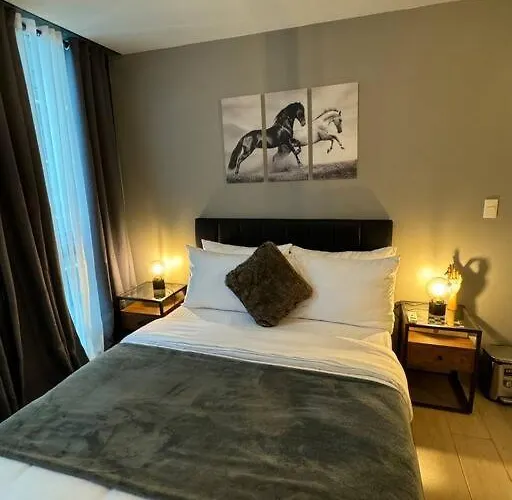One Uptown Stylish Retro Apartment *